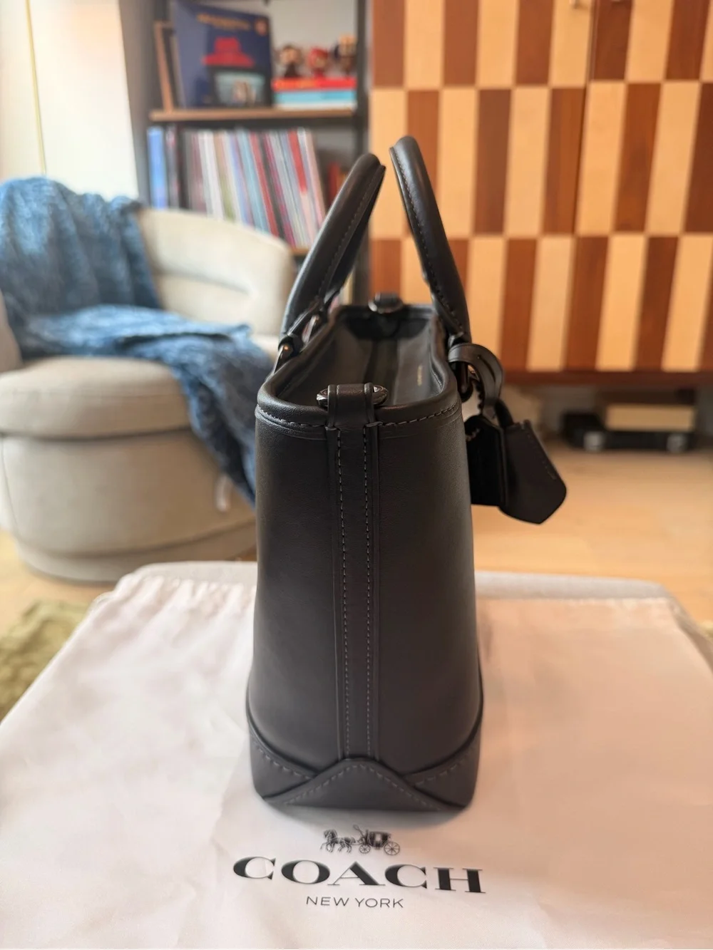 Coach Metropolitan Tote 22 Black Glovetanned Leather